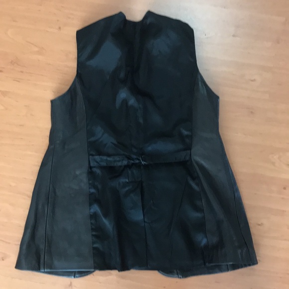 Buttery soft leather vest with multiple button down closure - Picture 5 of 8